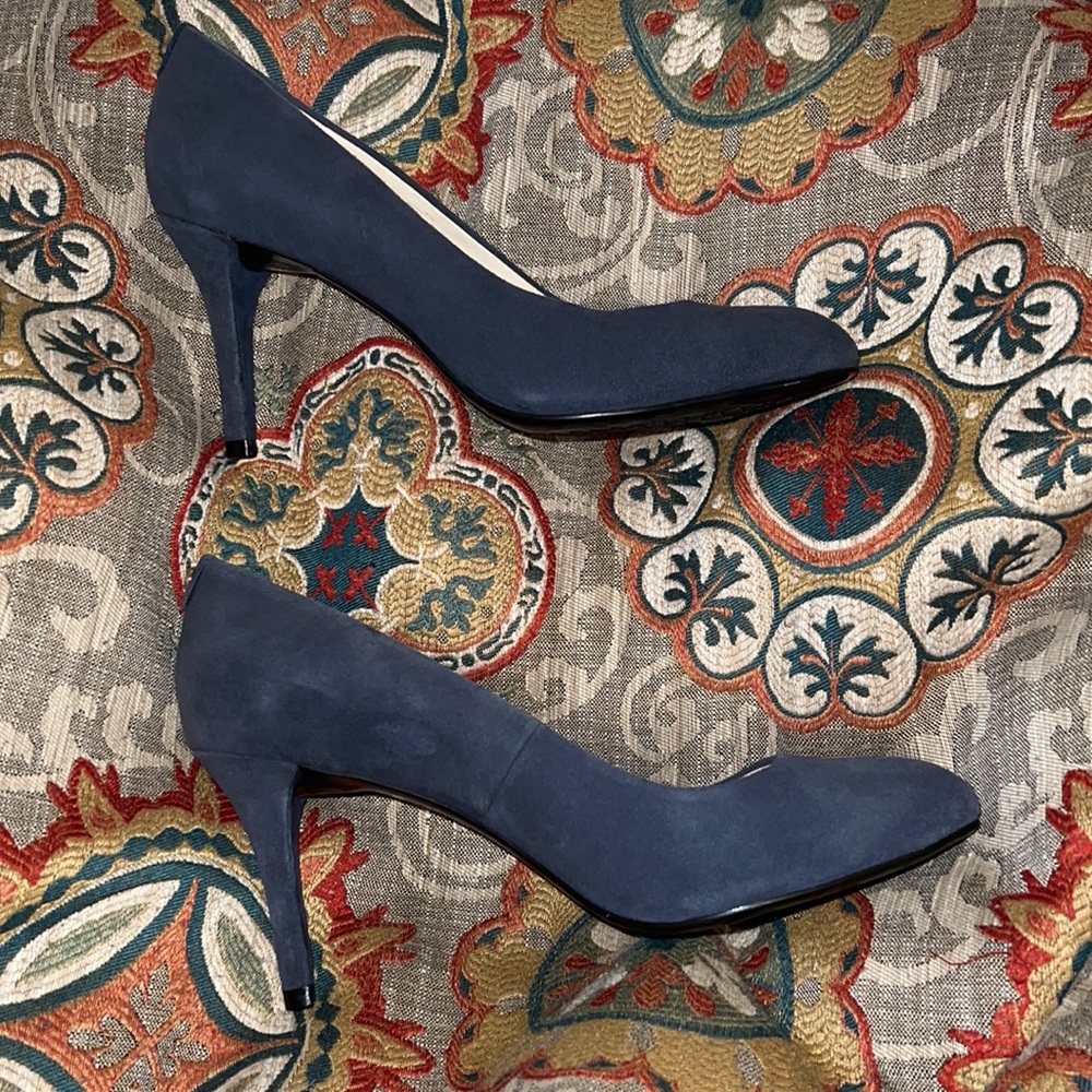 Micheal Kors Navy blue suede heel
